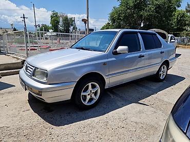 Транспорт: Volkswagen Vento: 1996 г., 2 л, Механика, Бензин, Седан — 1