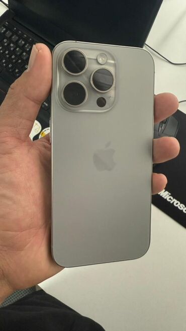 13 про телефон: IPhone 15 Pro, Колдонулган, 128 ГБ, Күмүш, Заряддоочу түзүлүш, Куту, 87 %