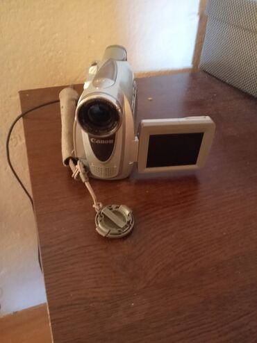 Video kamere: Canon kamera ispravna ali nemam punjac ako ga nabavim dok se ne proda
