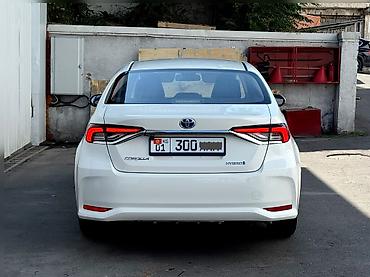 byd 06 ev: Toyota Corolla: 2021 г., 1.8 л, Вариатор, Гибрид, Седан — 4