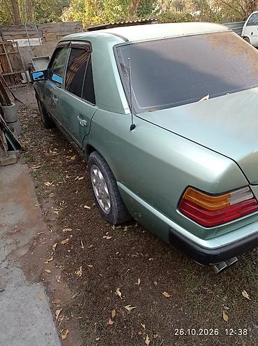 зеленый aston martin: Mercedes-Benz W124: 1987 г., 3 л, Механика, Дизель, Седан — 3