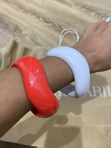 Bijuteriya dəstləri: Qolbaq dəsti - Model 1: Gümüşü rəngdə sərt qolbaq, üst hissəsi xırda — 2