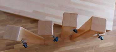 Setovi stolova i stolica: Na prodaju sto i 8 stolica od kuvane bukve. Dimenzije stola su 90 x — 2