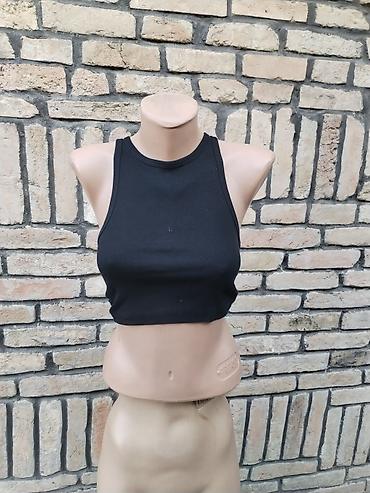 Tops: Crni rebrasti crop top – Pull&Bear - Model: uski kroj, bez — 1