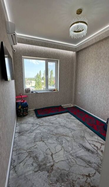 квартира сатылат токмок: 2 комнаты, 39 м², Индивидуалка, 3 этаж, Евроремонт
