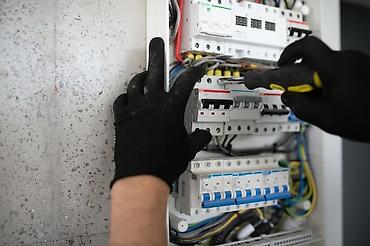 Курулуш жана оңдоо кызматтары: Электрик | Электрощиттерди монтаждоо 6 жылдан ашык тажрыйба — 2