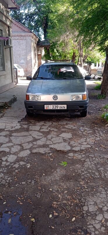 продаю пассат: Volkswagen Passat: 1992 г., 1.8 л, Механика, Бензин, Универсал