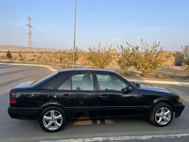 Mercedes-Benz: Mercedes-Benz C-Class: 1.8 l | 1995 il Sedan — 2