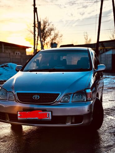 Toyota: Toyota Gaia: 2001 г., 2 л, Автомат, Бензин, Минивэн