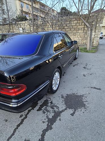 mersedes manitor: Mercedes-Benz E-Class: 2.2 l | 2000 il Sedan — 2