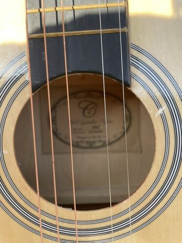 Гитары: Акустическая гитара Chord с вырезом (cutaway) Характеристики: - Тип — 7