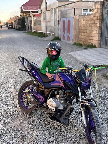 sport amartizator: - Yol motosikleti, street/naked üslubunda - Bənövşəyi-qara rəng sxemi — 1