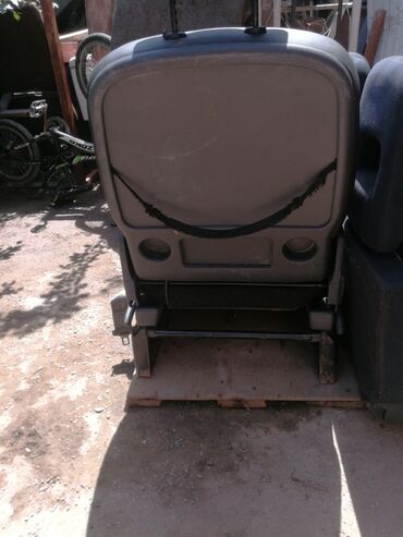 ������������������ �������� ���� �������� �� �������������� в Кыргызстан | Автозапчасти: Продаю пару сидений не знаю от какой машины знаю что от минивена