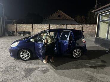 хонда фит рейка: Honda (компактный хэтчбек/минивэн) темно‑синего цвета. Цена