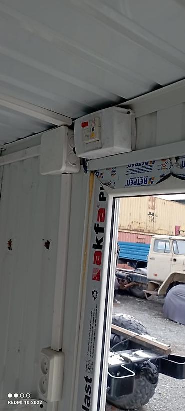 Биотуалеты с кабинкой: Контейнер-санузел модульного типа Описание: - База: морской контейнер — 4