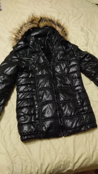 orsay crna jakna: Takko, Perjana jakna