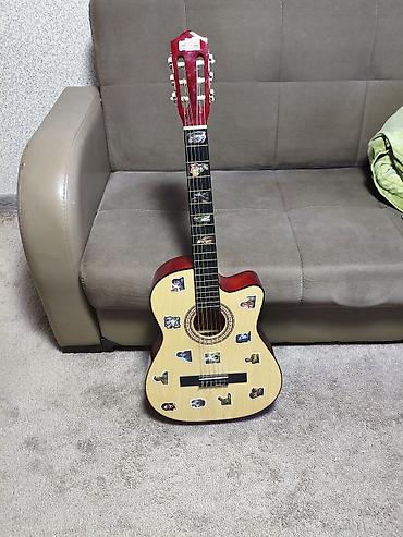gitara qiymeti: Klasik gitara satilir. Ciziltisi falan yoxdur. İcinden acar ilede — 1
