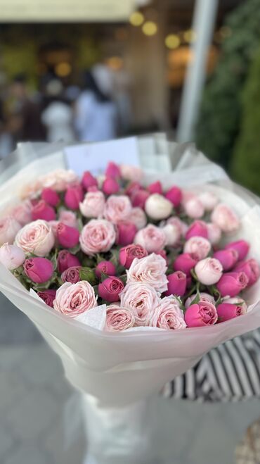 необычные подарки на день рождения: Цветы свежие кустовые розы 
За 1500 сом