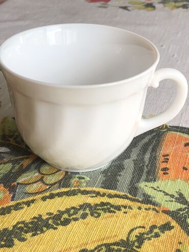 Kompleti posuđa: Od finog starog porcelana dve tacne bez šoljica, jedna šoljica sa — 17