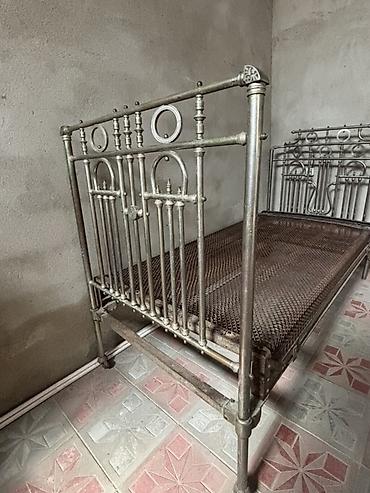 tavan dizaynlari: Metall çarpayı karkası - Material: tamamilə metal konstruksiya (boru — 3