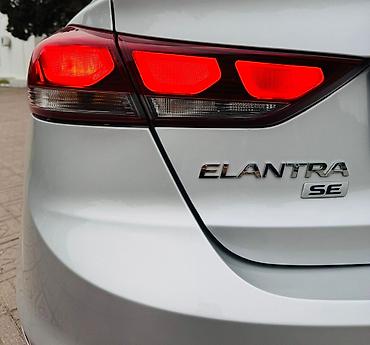 domkrat satisi: Hyundai Elantra: 0.2 l | 2018 il Sedan — 3