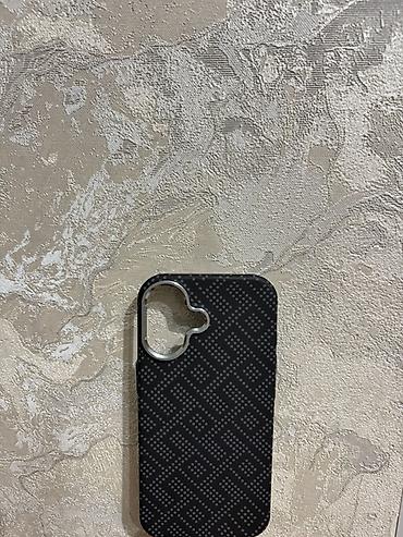 mini iphone: Чехол на 17 айфон в черном цвете - Форм‑фактор: накладка - Материал — 2