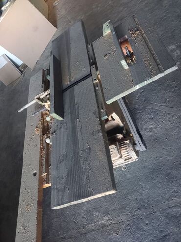 Mebel və taxta dəzgahları: CNC 4000 man, frez dəzgahı 1200 man,reysmus 40sm-lik 1100 — 3