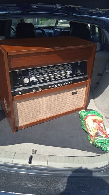 Qrammofon və patefonlar: Qrammofon iynəsi, patefeon iynəsi Qiyməti: 1 ədəd 10 manat 2 ədəd 18 — 8