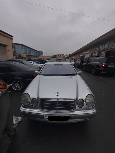 mercedes satisi: Mercedes-Benz E 240: 2.4 l | 1999 il Sedan