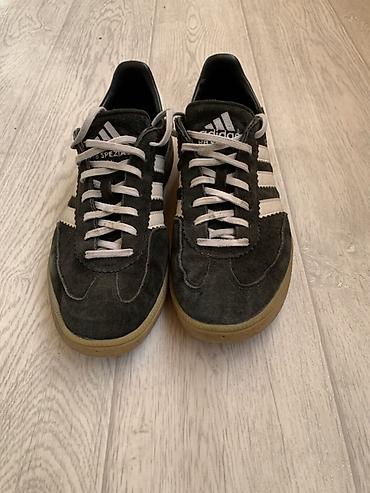 часы жогорку кенеш: Adidas Handball Spezial — классические кроссовки в черно‑белой — 3