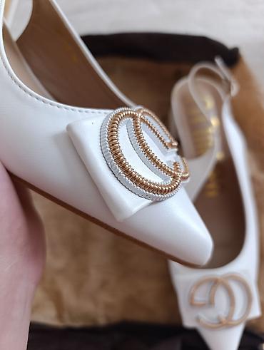 üçlü kupalnik: Ağ rəngli qadın ayaqqabısı – slingback model - Uclu burun — 5