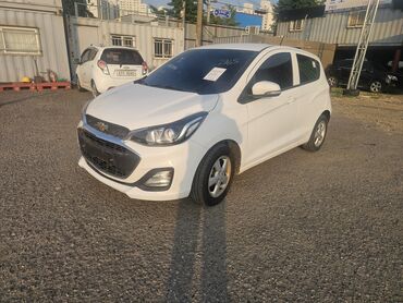 бронирование машина: Chevrolet Spark: 2019 г., 1 л, Вариатор, Бензин, Хэтчбэк