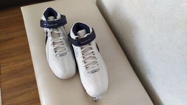 белые кроссы: Продаю новые мужские кроссы Reebok, привезли со Штатов, размер 44