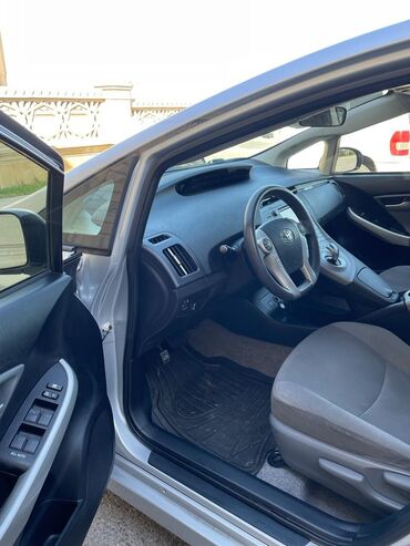 Toyota: Toyota Prius: 1.8 l | 2014 il Hetçbek — 6