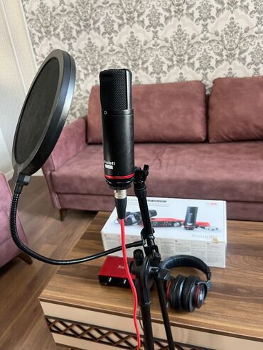 Səs gücləndiriciləri: Focusrite Scarlett 2i2 səs kartı – az istifadə olunub, yalnız ev