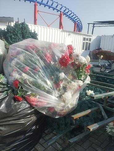 Товары для праздников: Искусственные цветы и зелень — крупная партия 1000сом ! За один пакет — 2