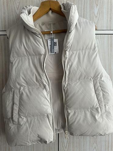 Утепленные жилеты: Жилет стеганый утеплённый, светло‑молочного цвета. ZARINA — 6