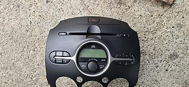navoj: FABRICKI RADIO CD PLEJER ZA MAZDA 2 OD 2007. DO 2013. GOD. | — 2