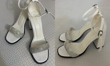 детские шведские стенки: Ağ rəngli, qalın dabanlı qadın sandal modeli. Kvadrat burunlu dizayn