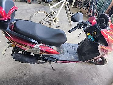 honda git: Скутер GJSYM, красный, оснащён: - 4‑тактным одноцилиндровым двигателем — 3