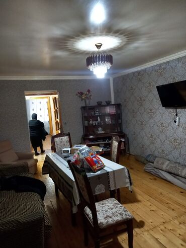 Həyət evləri və villaların satışı: Salam səliqəli evdir heçbir xərc təlləb etmir bina evidir sabirabad — 1