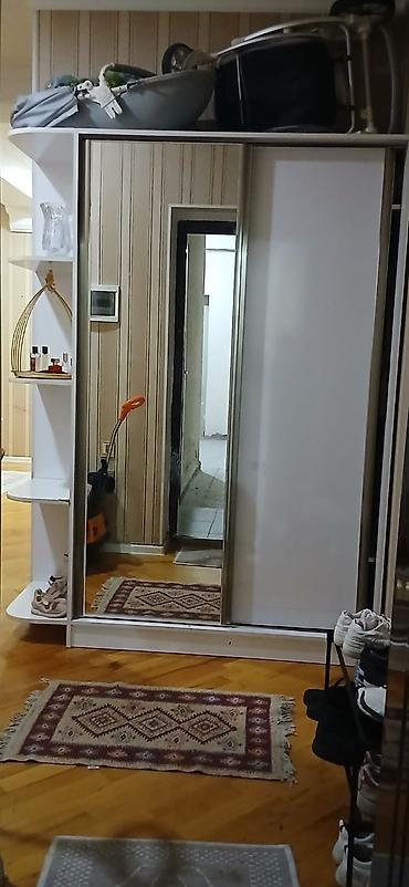 yataq dolab: Açıq rəngli sürgülü qapılı dolab - Material: ağ laminat/MDF səth — 1