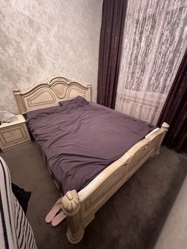 двух яростный кровати: Спальный гарнитур, Двуспальная кровать, Шкаф, Комод, цвет - Бежевый, Б/у