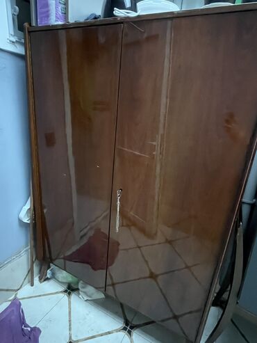 шкаф со столом: Б/у, 2 двери Прямой шкаф, Шкаф-вешалка