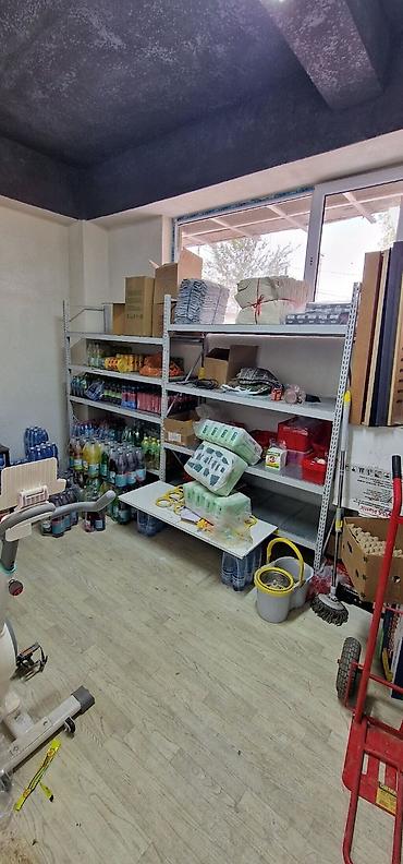 Аренда магазинов: Магазин, В жилом доме, 120 м² Действующий, С оборудованием, С ремонтом, Отдельный вход, 1 линия, Комната для персонала — 9