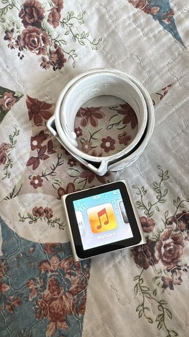 ipod classic цена: IPod nano 6-го поколения + ремешок-брелок Компактный медиаплеер Apple
