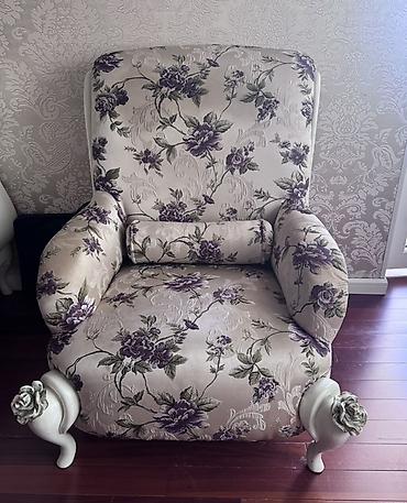 Qonaq otağı dəstləri: Klassik üslubda dəbdəbəli qonaq otağı dəsti Komplektin tərkibi: - 3 — 6