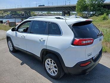 Jeep: Jeep Cherokee 4x4, bijela boja, registrovan u Srbiji (tablice BG) — 4
