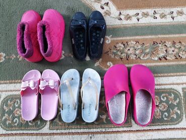 кроксы крокс crocs: Обувь разная для девочки. Размеры: черные школьные туфли 34 размер