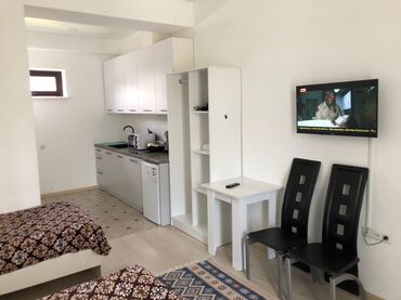 частный дом квартира: Таунхаус, Чайка | Chaika Resort, Чолпон-Ата, Балдар аянтчасы, Унаа токтотуучу жай, унаа туруучу жай, Коргоодогу аймак